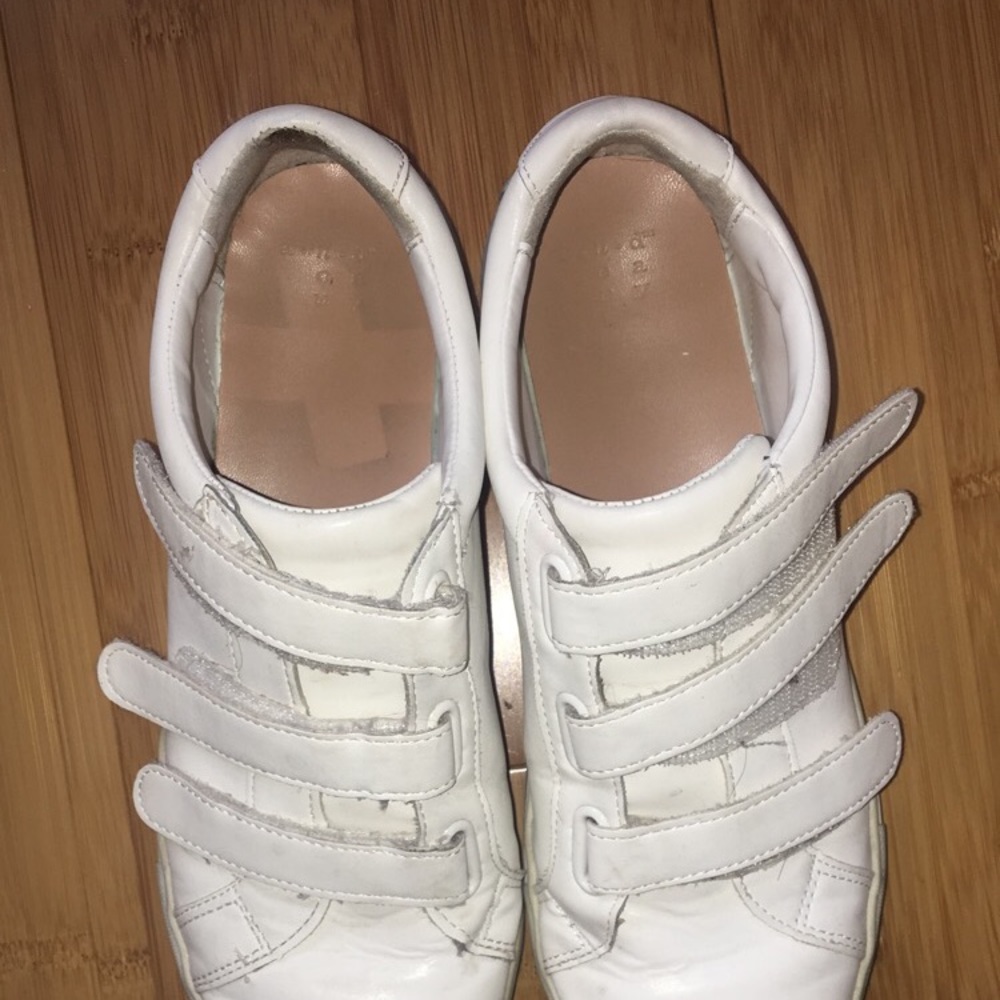 👡 white strap shoes